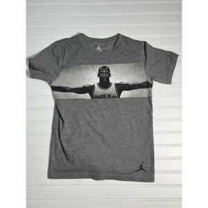 Kids Jordan Graphic T Shirt Michael Jordan Bulls Grey Size L 12 13 Years